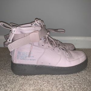 Nike Air Force 1 Mid Utility